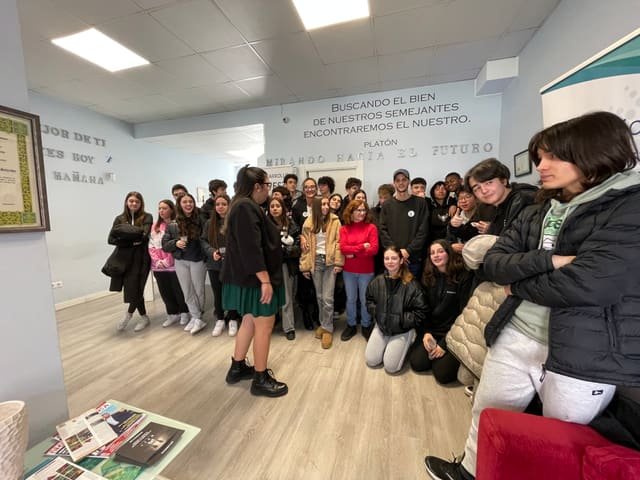 Visita de un grupo de jóvenes de secundaria